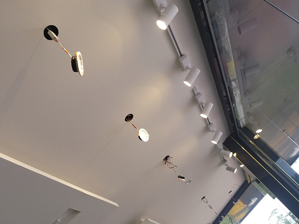 Thi công vách cửa kính